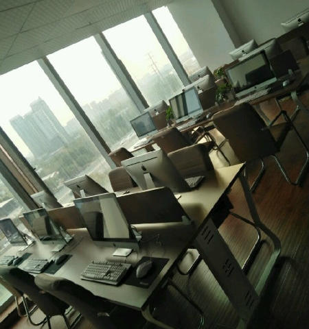 (出租) 全套辦公家具創業辦公優地鐵艾溪湖云中城人才大廈296平米