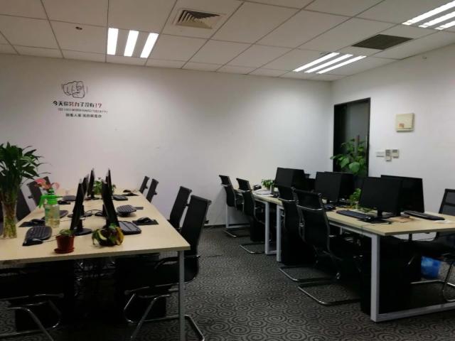 (出租) 年前租好戶型的寫字樓 綠地新都會 153平米45每