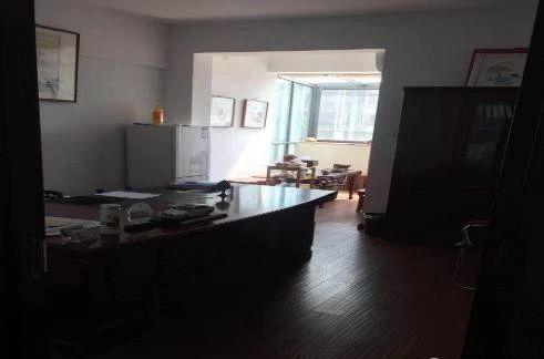 達觀國際95平寫字樓,創業方便,環境好 看房聯系